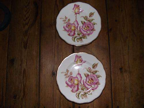 PAIR OF QUEEN ANNE CAKE/SALAD PLATES